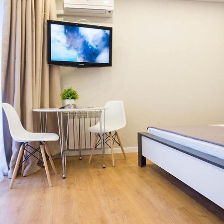 New Studio In The City Center - Mykoly Khvylovoho Str 5-2 Kharkiv Bagian luar foto