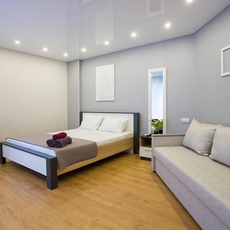 New Studio In The City Center - Mykoly Khvylovoho Str 5-2 Kharkiv Bagian luar foto